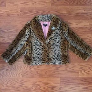 Faux fur leopard cropped jacket with 3/4 sleeves, size Medium